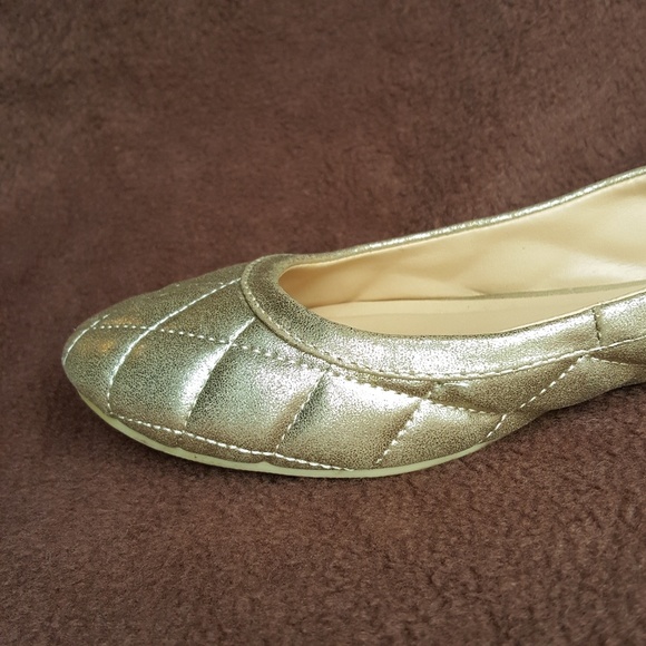 F21 Gold Quilted Flats - Picture 5 of 7